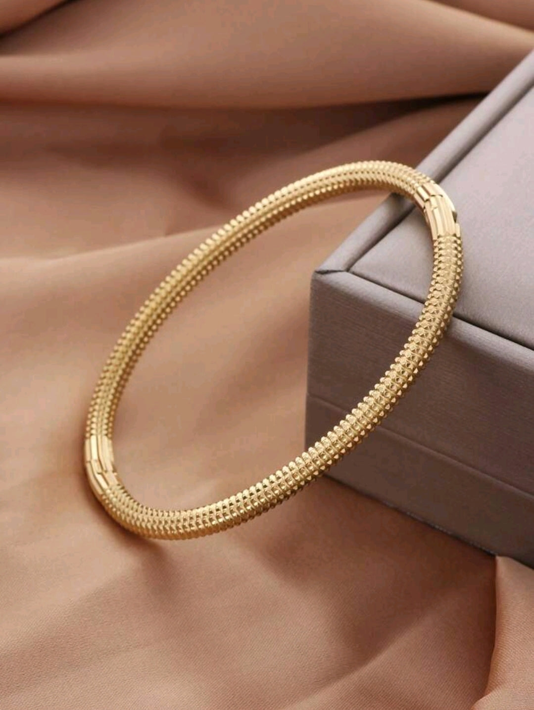 18K Gold-Plated Stainless Steel Women’s Bracelet – Textured Bangle with Infinity Clasp