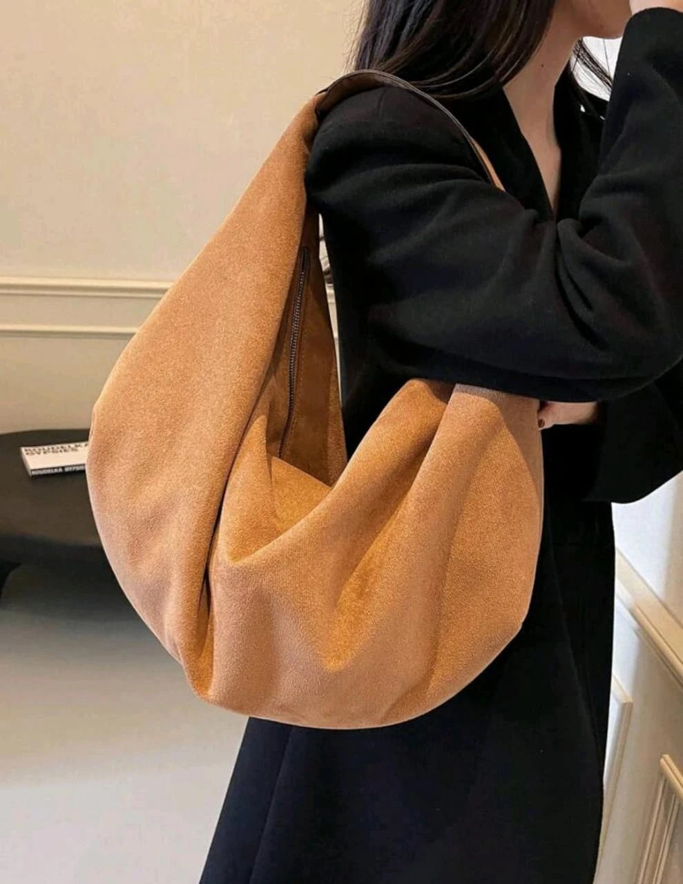 Soft Suede Shoulder Bag â€“ Oversized Slouchy Hobo Style â€“ Light Brown