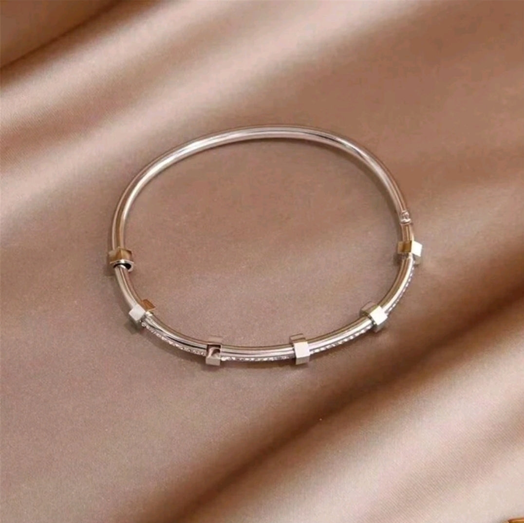 Classic Open Bangle Bracelet for Women – Gold & Silver Plated Stainless Steel